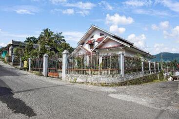 هتل Oyo Homes 91103 Desa Wisata Lembah Gunung Tumpeng