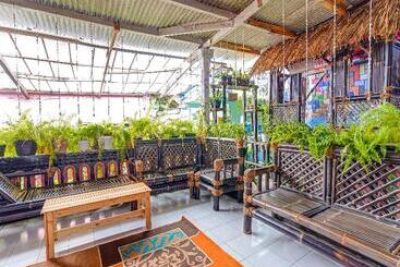 هتل Oyo Homes 91103 Desa Wisata Lembah Gunung Tumpeng