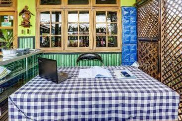 هتل Oyo Homes 91103 Desa Wisata Lembah Gunung Tumpeng