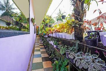 هتل Oyo Homes 91103 Desa Wisata Lembah Gunung Tumpeng
