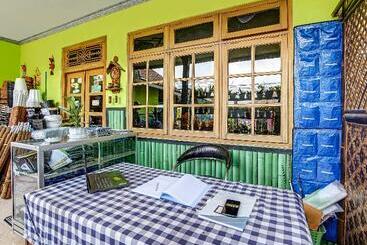 هتل Oyo Homes 91103 Desa Wisata Lembah Gunung Tumpeng