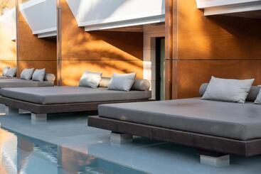 Tensuites - Adults Only
