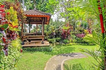 هتل Oyo Homes 91091 Desa Wisata Umejero