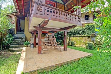 هتل Oyo Homes 91091 Desa Wisata Umejero