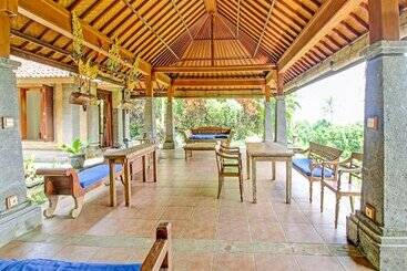 هتل Oyo Homes 91091 Desa Wisata Umejero