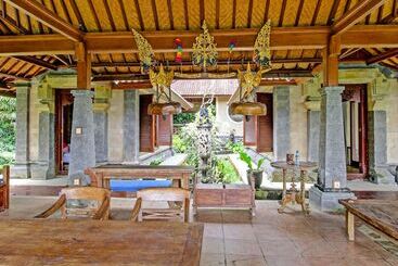 هتل Oyo Homes 91091 Desa Wisata Umejero