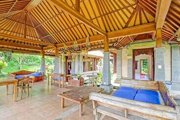 هتل Oyo Homes 91091 Desa Wisata Umejero
