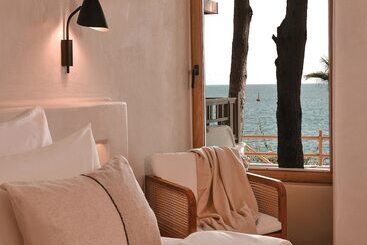 هتل Perios Beach House  Adults Only