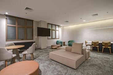 Qoya Hotel Curitiba, Curio Collection By Hilton