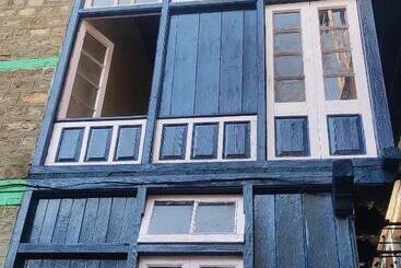 تختخواب و صبحانه The Prasher Lodge, Near Mall Road Manali