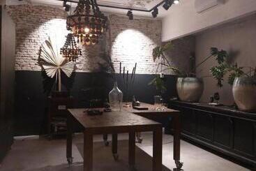 تختخواب و صبحانه Saya Boutique