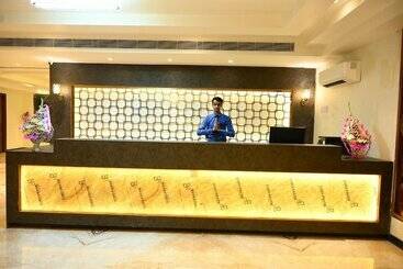هتل Neel Clarks Inn Express