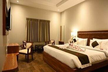هتل Neel Clarks Inn Express