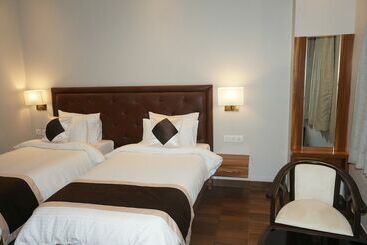 هتل Neel Clarks Inn Express