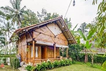 هتل Spot On 91067 Desa Wisata Santanamekar