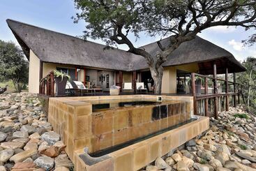 نزل Amakhosi Safari Lodge And Spa