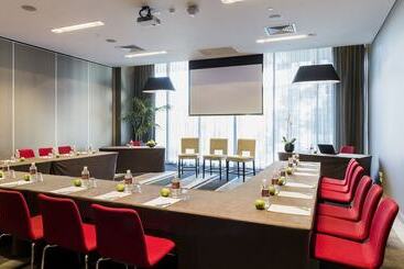 هتل Fraser Suites Perth