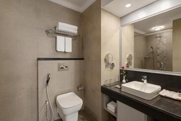 هتل Ramada By Wyndham Mussoorie Mall Road