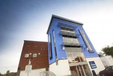 هتل Travelodge Tamworth Central