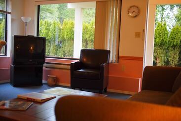 هتل Whale S Tail Guest Suites