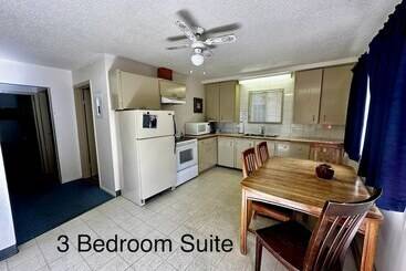 هتل Whale S Tail Guest Suites