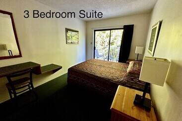 هتل Whale S Tail Guest Suites