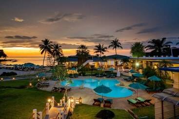 هتل Sunset Khaolak Resort