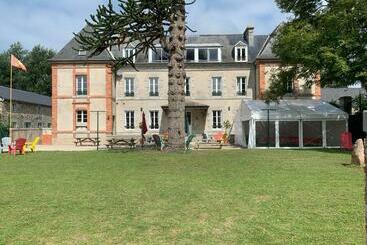 فندق صغير Gîtes Grands Groupes   Château Des Forges Gouville