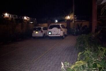 تختخواب و صبحانه Mbale Emperor S Motel