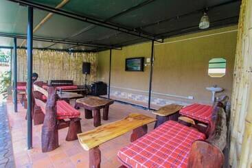 تختخواب و صبحانه Mbale Emperor S Motel
