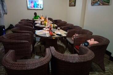تختخواب و صبحانه Mbale Emperor S Motel
