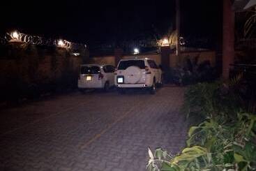 تختخواب و صبحانه Mbale Emperor S Motel