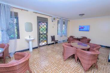 تختخواب و صبحانه Mbale Emperor S Motel