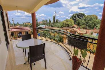 تختخواب و صبحانه Mbale Emperor S Motel