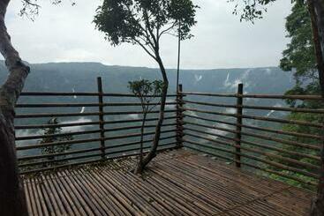 تختخواب و صبحانه Pt Khongknaw Guest House