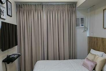 Sherisse Condo @ The Loop With Wifi,cable And Hot & Cold Shower