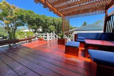 هتل And Dive Center Roatan Yacht Club