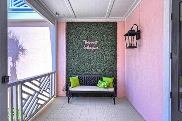 The Oleander Hotel Room 6