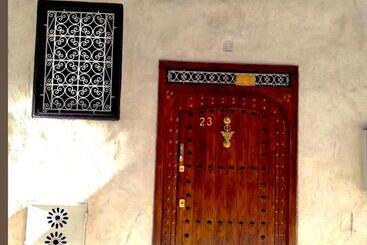 Hostel Essassi 23