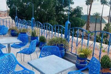 Hostel Essassi 23