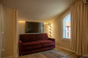 Vespasiani Suites & Apartments