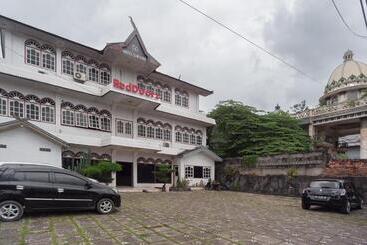 هتل Reddoorz @ Jalan Jendral Sudirman Jambi 2