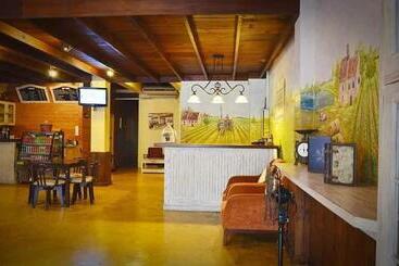 هتل The Colored House Jomtien