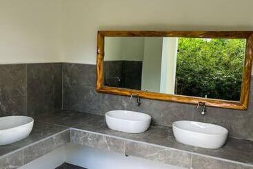 Red Picnic Hostel Panglao