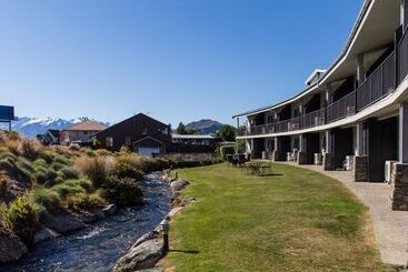 Clearbrook Motel & Serviced Apartments