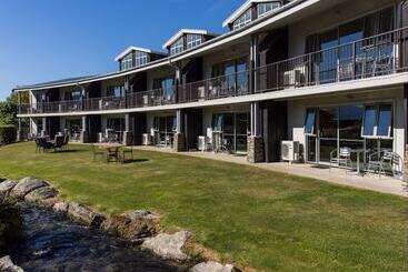 Clearbrook Motel & Serviced Apartments