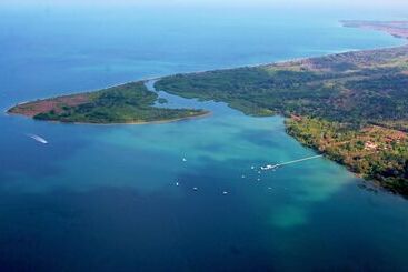 Crocodile Bay Resort