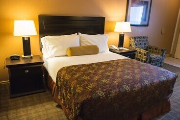 هتل Days Inn By Wyndham High Level
