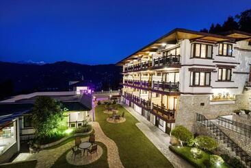 هتل Denzong Regency Luxury Mountain Retreat Spa & Casino