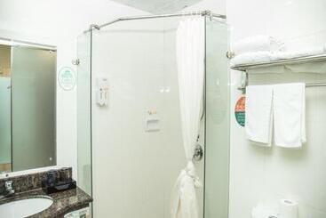 هتل Greentree Inn Jinhua Railway Station Express